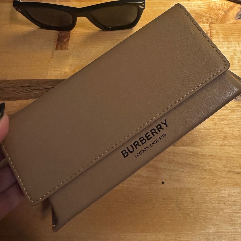 LIKE NEW Burberry Cooper Sunglasses w, case, dust bag, & box - Picture 7 of 11